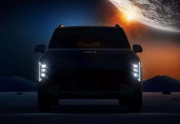 Kia apresenta primeiros teasers do novo Syros 2025