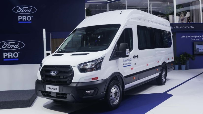 Ford apresenta Transit 2026 com mais recursos e novo painel multimídia