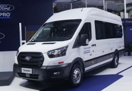 Ford apresenta Transit 2026 com mais recursos e novo painel multimídia