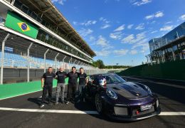 Porsche 911 GT2 RS bate recorde em Interlagos