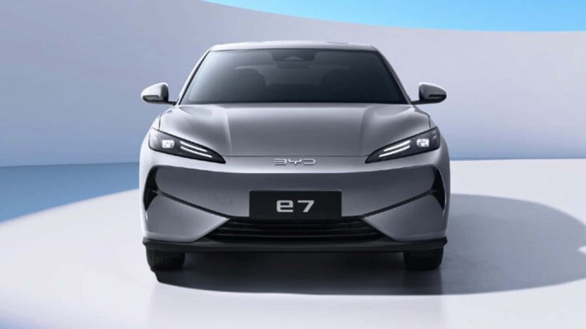 BYD apresenta novo sedã elétrico voltado para taxistas