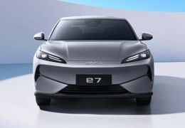 BYD apresenta novo sedã elétrico voltado para taxistas