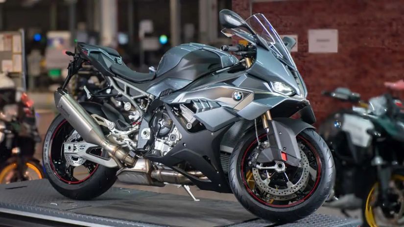 BMW começa a fabricar nova moto S 1000 RR 2025 no Brasil