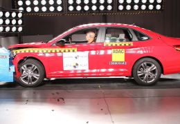 Volkswagen Jetta 2025 consegue 5 estrelas em teste de segurança
