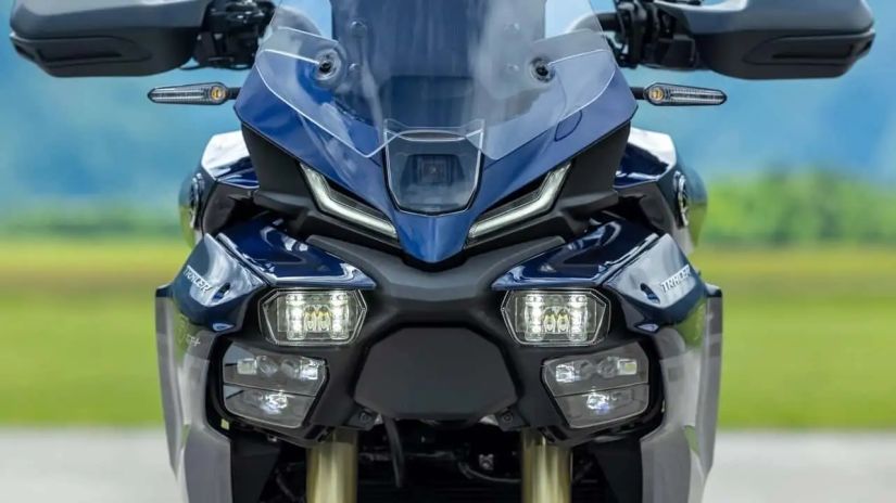 Yamaha lança moto com faróis de LED matriciais