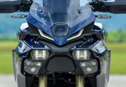 Yamaha lança moto com faróis de LED matriciais