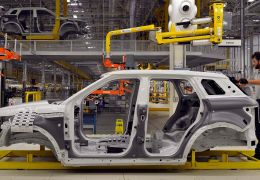 Hackers atacam e paralisam fábrica da Jaguar Land Rover