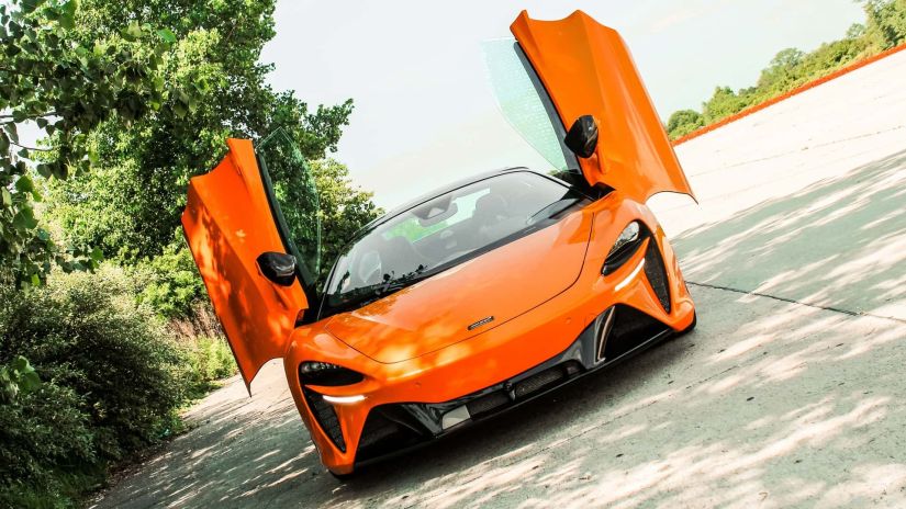 McLaren confirma novo SUV híbrido para 2027