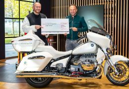 Moto do Papa é leiloada por mais de R$ 1 milhão