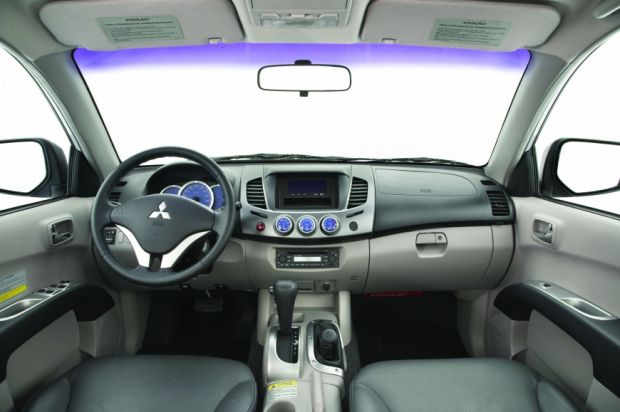 Interior - Mitsubishi L200 Triton HPE