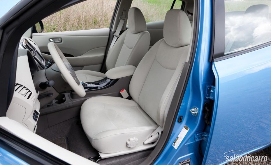 Nissan Leaf 2013 interior