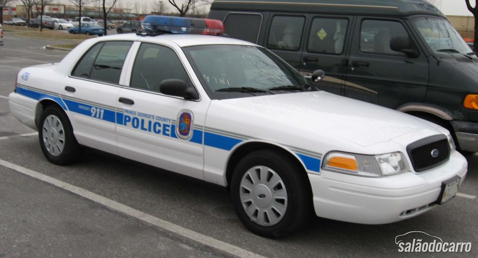 Ford Crown Victoria viatura polícia EUA