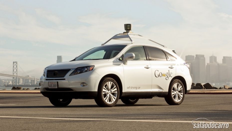 Google também testa carros autômatos.