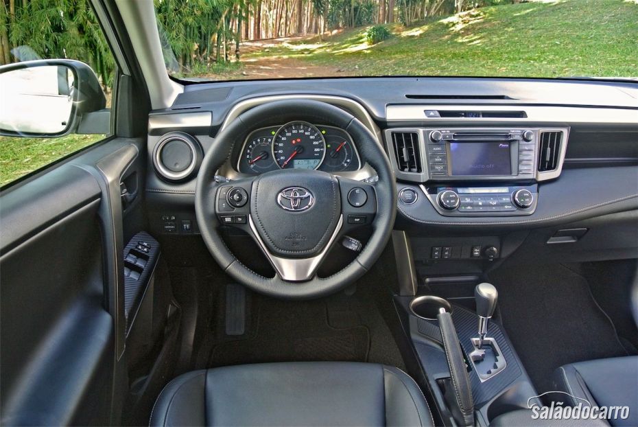 Toyota RAV4 - Detalhe do Interior da Cabine