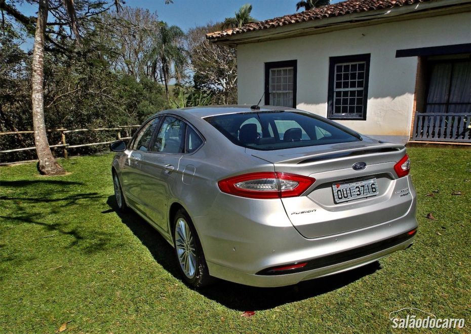 Ford Fusion Hybrid - Traseira