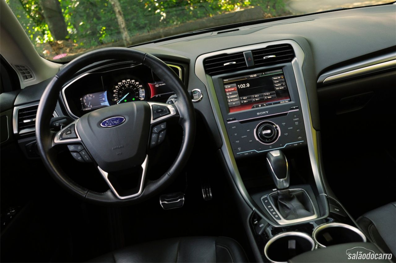 2015 ford fusion titanium fan only blows hot air