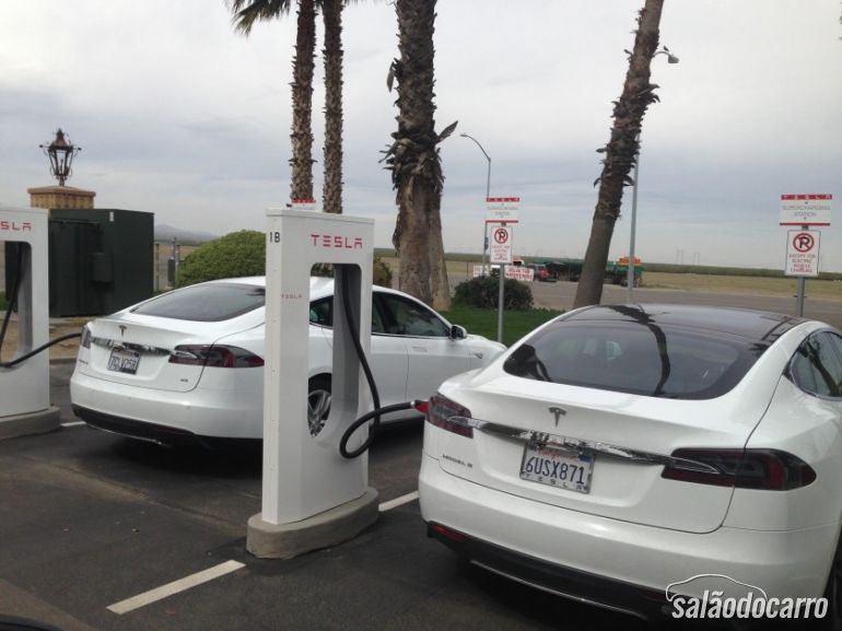 Carro elétrico da Tesla Motors percorre 19.000 km com 4.000 quilowatts-hora de energia