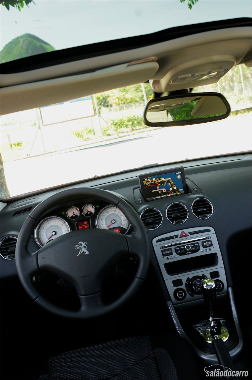 Interior do Peugeot 308 Allure