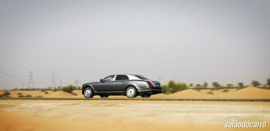 Bentley prepara versão esportiva do Mulsanne 