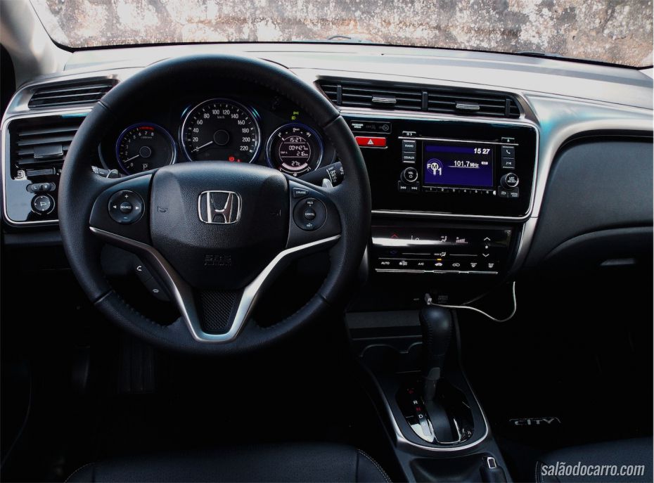 Interior do Honda City 2015