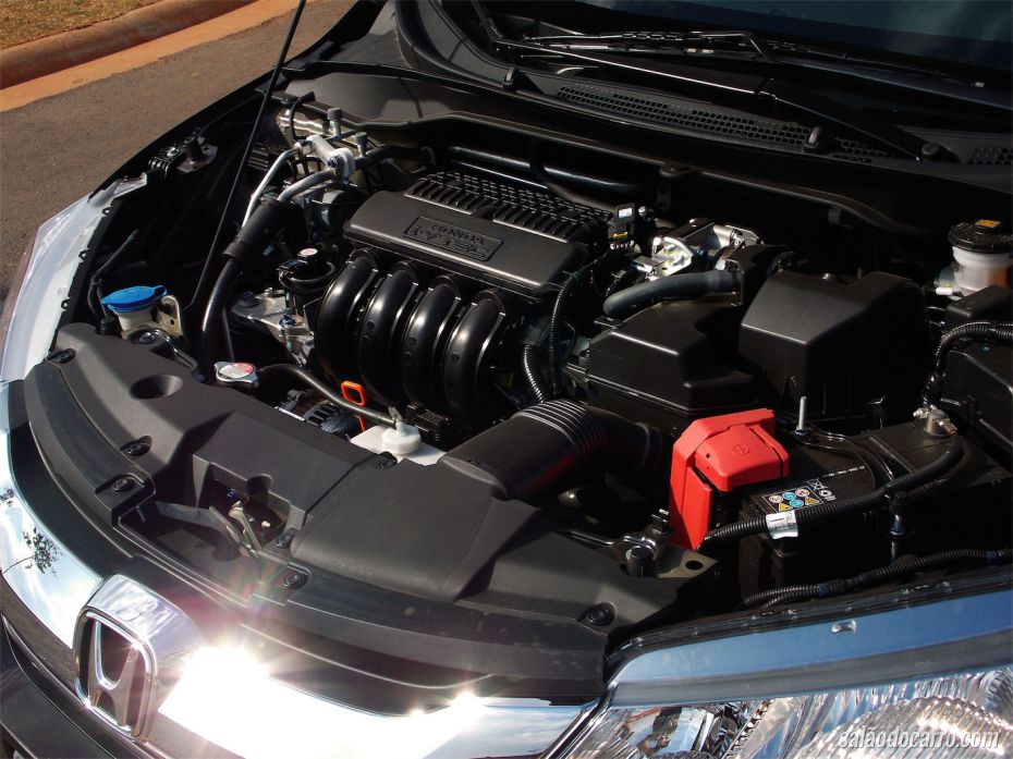 Sob o capô do Honda City 2015