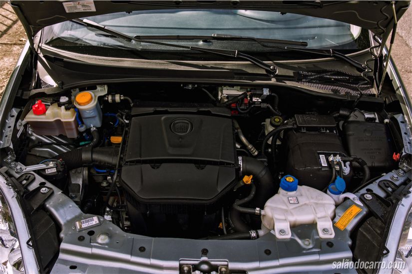 Sob o capô, o motor 1.8 de 130cv