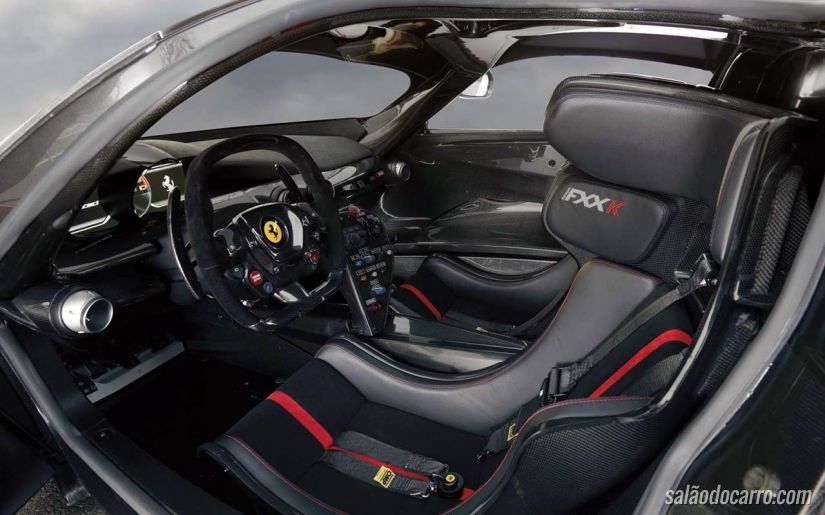 Ferrari revela o híbrido FXX K