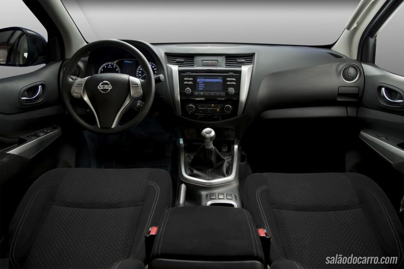 Interior da Nissan Frontier