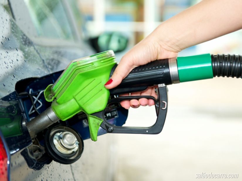 Carro antigo pode ter problema com o aumento do etanol na gasolina