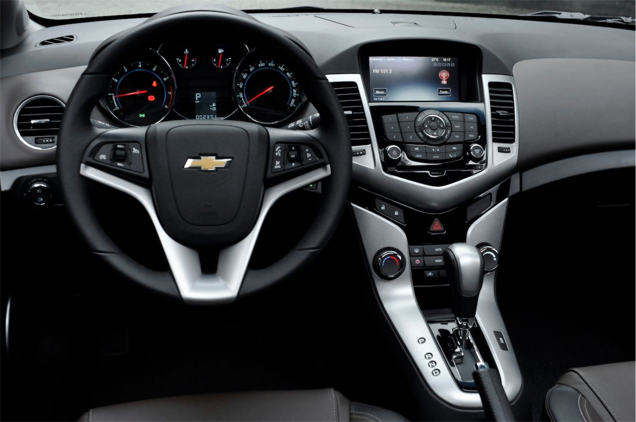 Chevrolet Cruze Sport6 LTZ 2015 - Testes - Salão do Carro