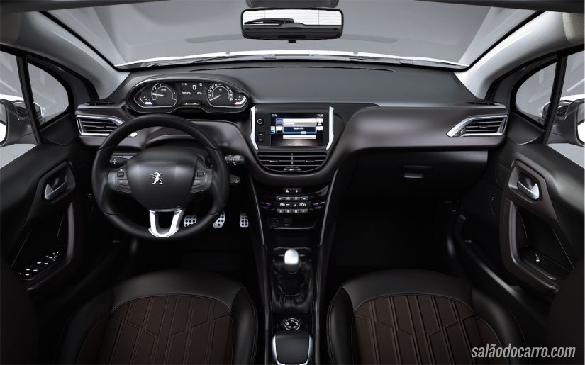 Interior é bem acabado e usa bons materiais