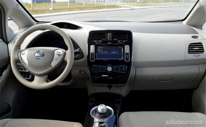 Interior do Nissan Leaf