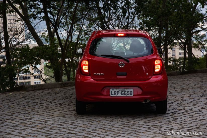 Nissan March 1.0 S