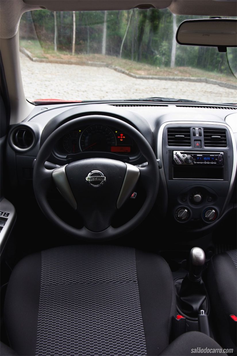 Nissan March 1.0 S