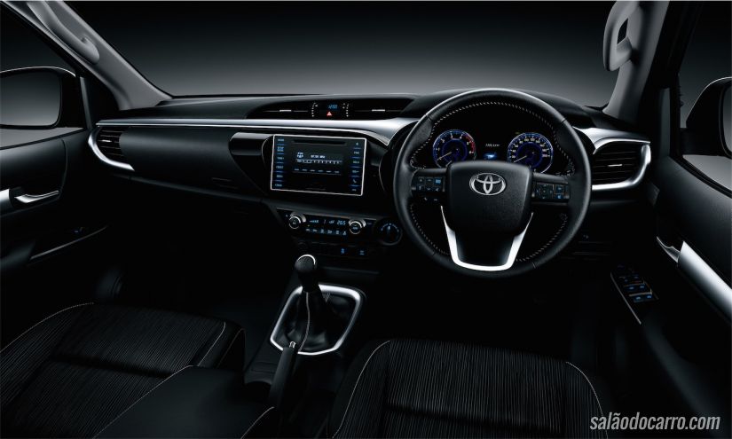 Interior da Toyota Hilux 2016