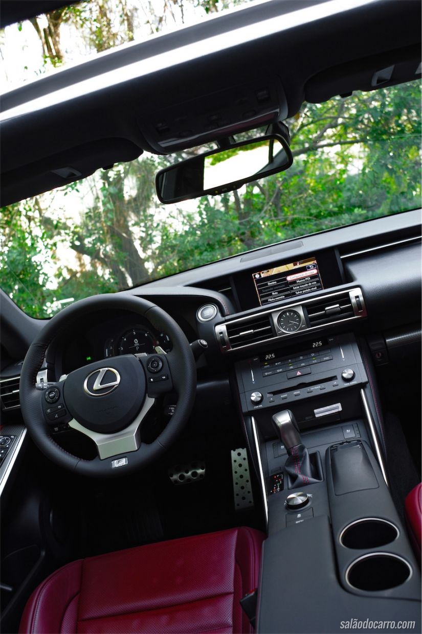 Interior do Lexus IS 250