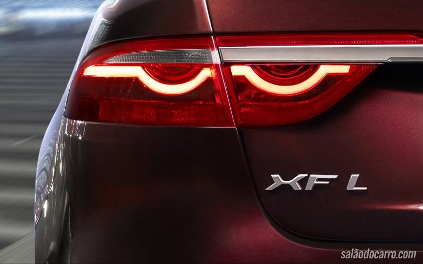 Jaguar XF sofre mudanças na direção e material