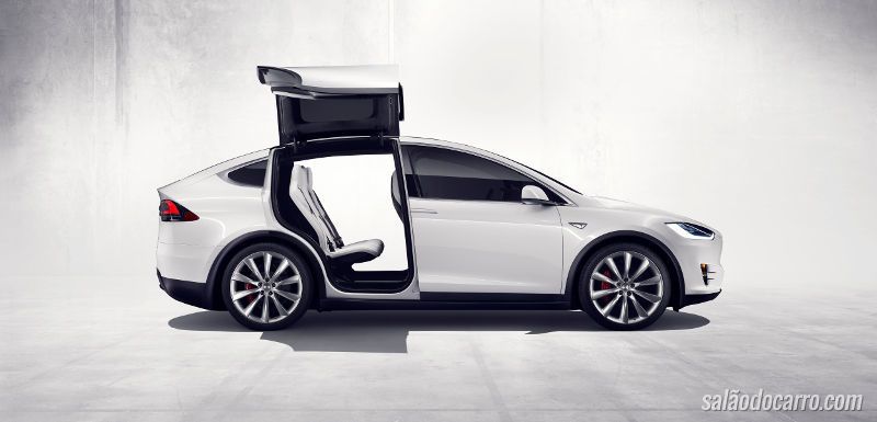 Tesla X ganha versão de entrada