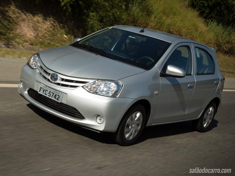 Toyota Etios sofre reajuste na linha automática