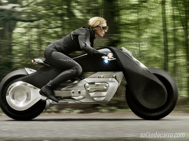 BMW apresenta moto que nunca cai