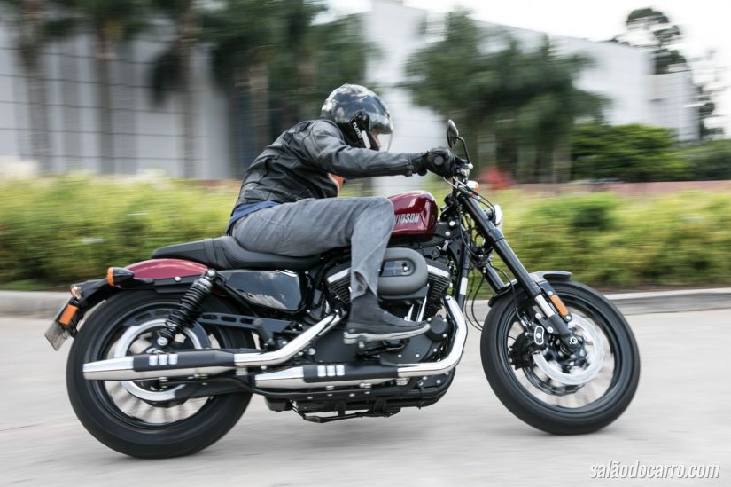 Harley-Davidson Roadster 1200 oferece boa combinação entre esportividade e conforto