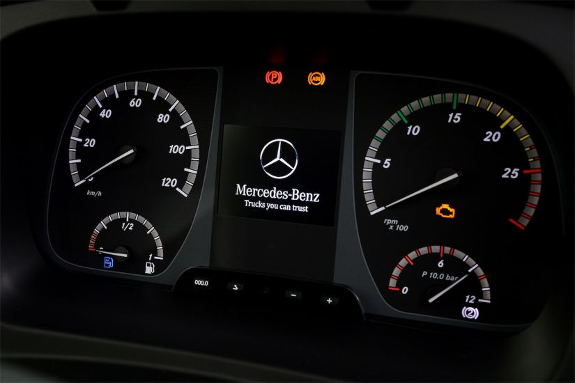 Cockpit Caminhão Mercedes-Benz