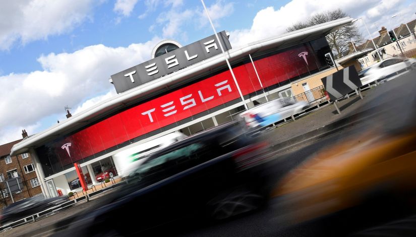 Tesla quer que motoristas controlem os carros pelo pensamento