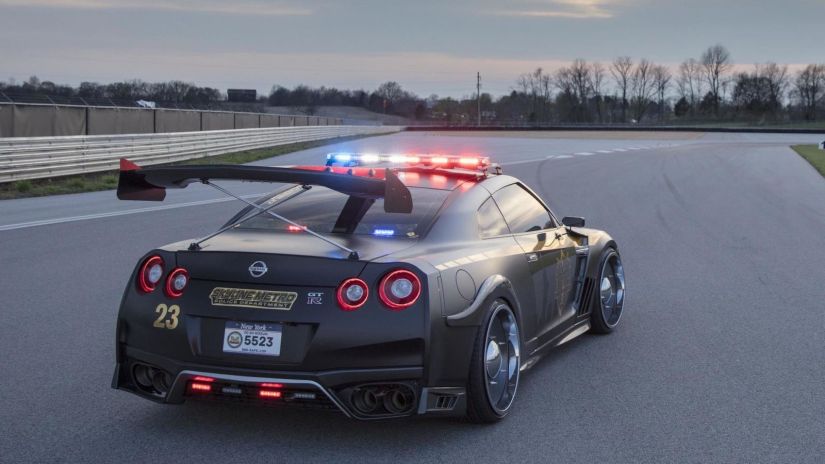 Nissan GT-R é transformado em viatura policial