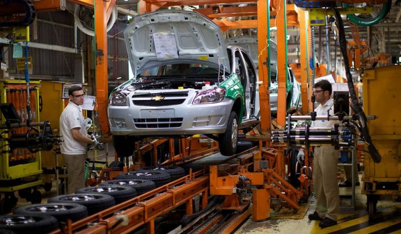 Produção de carros no Brasil cresce 42% em outubro