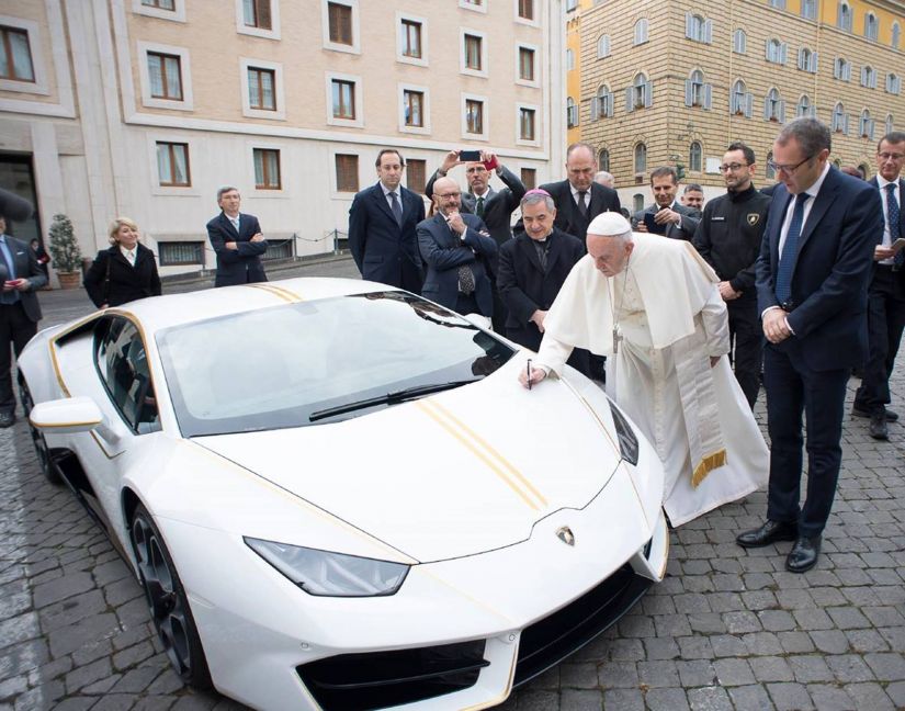 Papa ganha Lamborghini e decide leiloar o carro