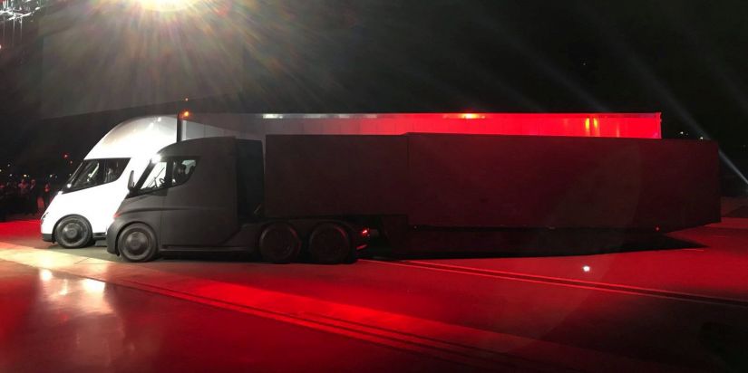 Tesla divulga carro com aceleração mais rápida e caminhão elétrico