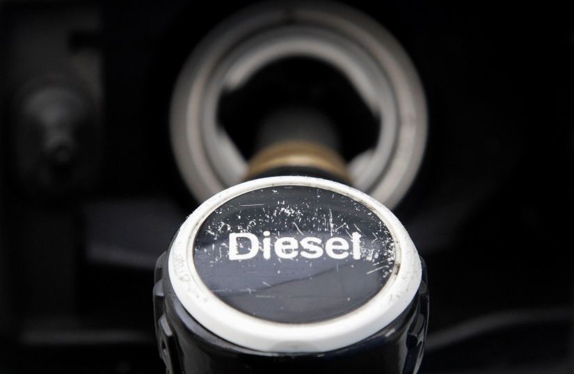 Montadoras são acusadas de testar efeitos do diesel em macacos e humanos