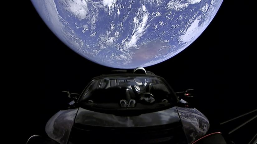 Carro da Tesla viaja para o espaço a bordo do foguete Falcon Heavy