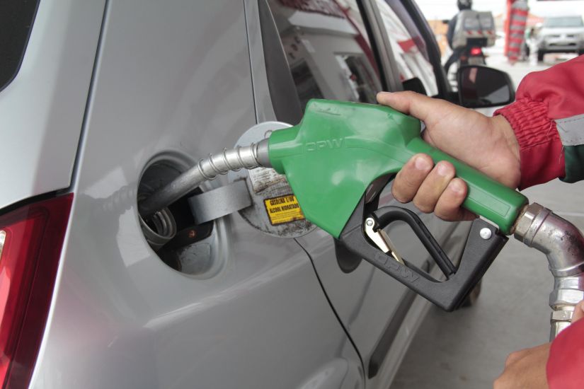 Preço médio da gasolina para o consumidor cai 